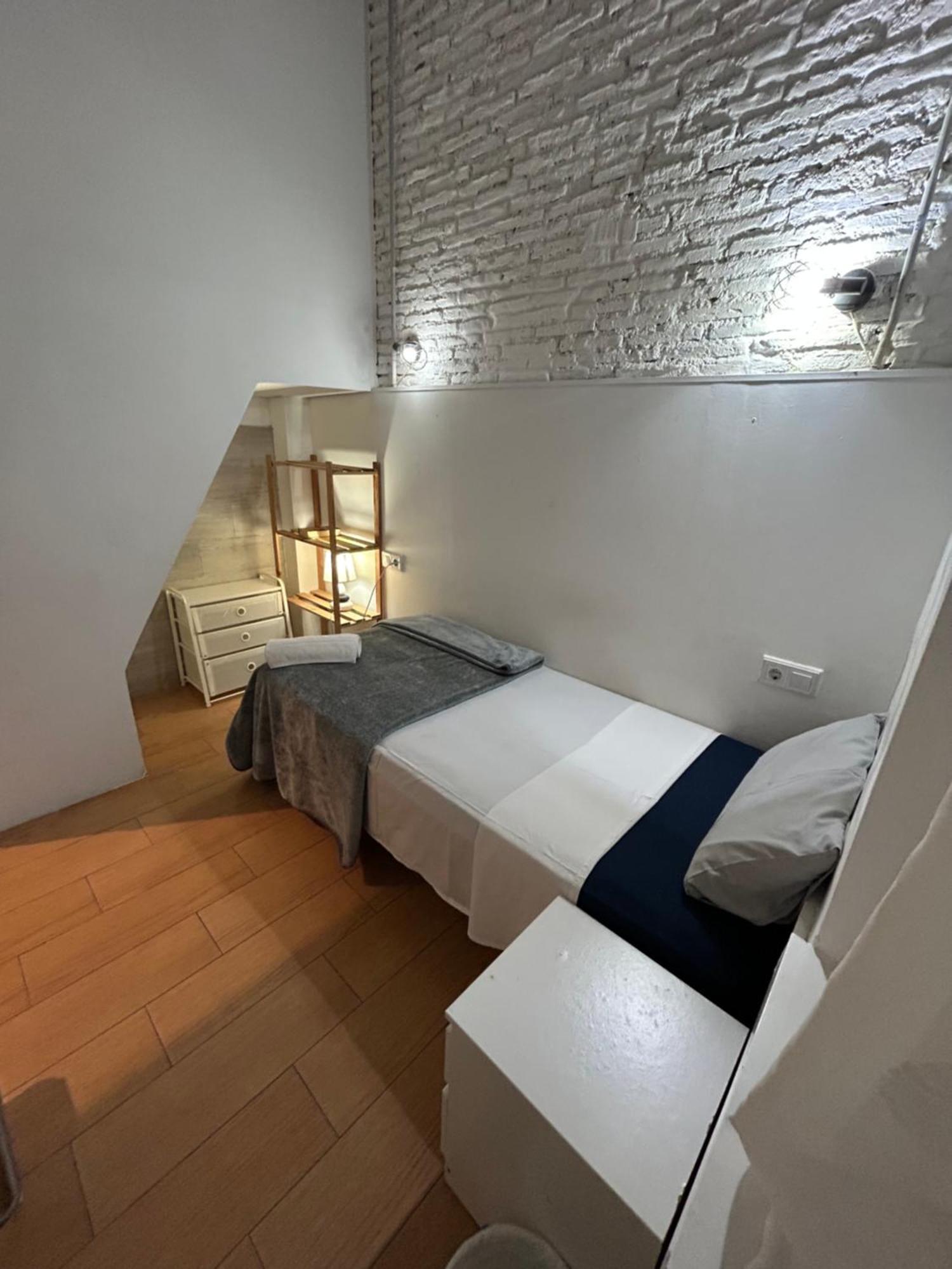 Airbhouse Private Rooms & Apartments 塞维利亚 外观 照片